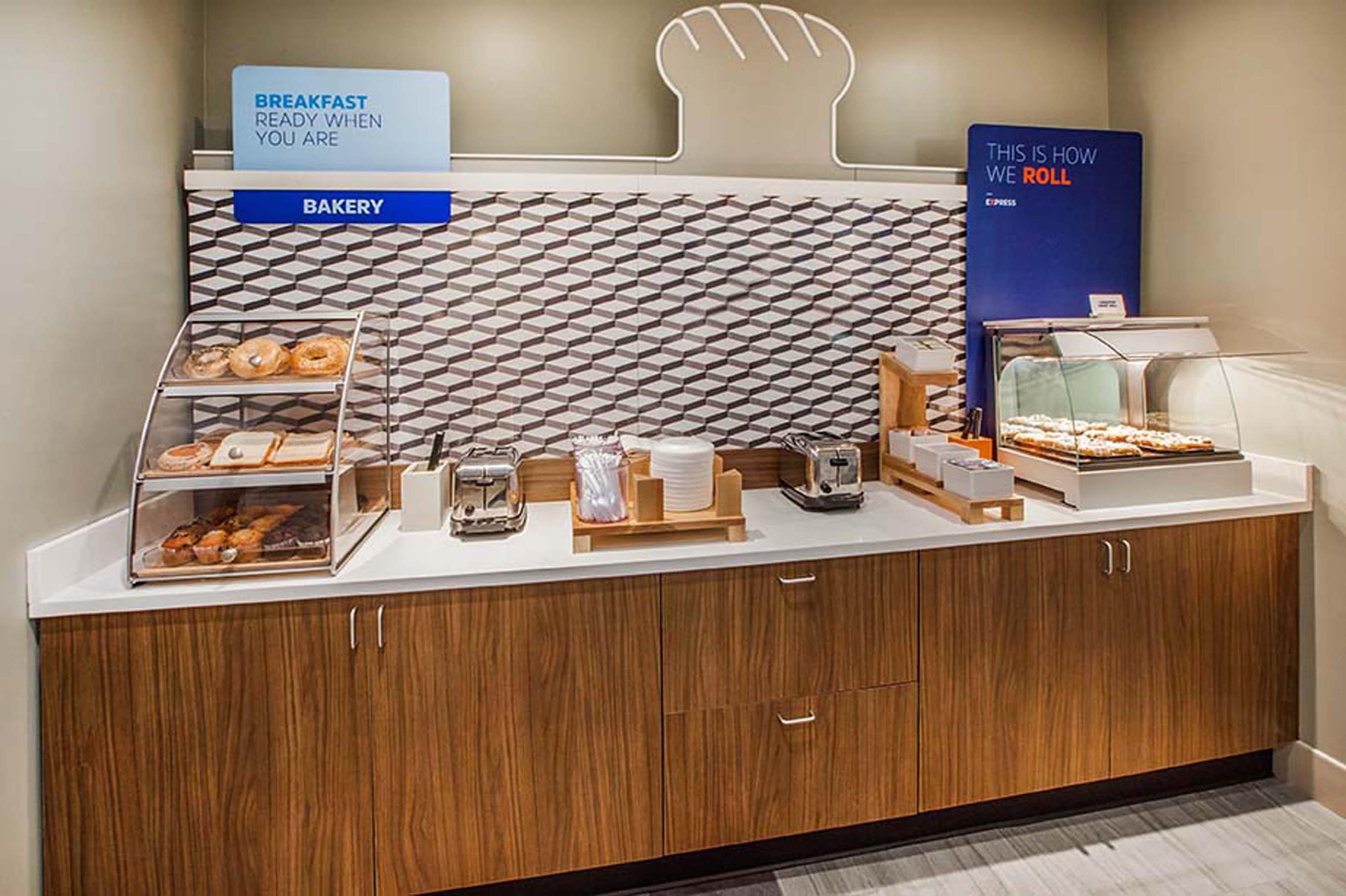 Holiday Inn Express & Suites Alexandria, An Ihg Hotel Экстерьер фото