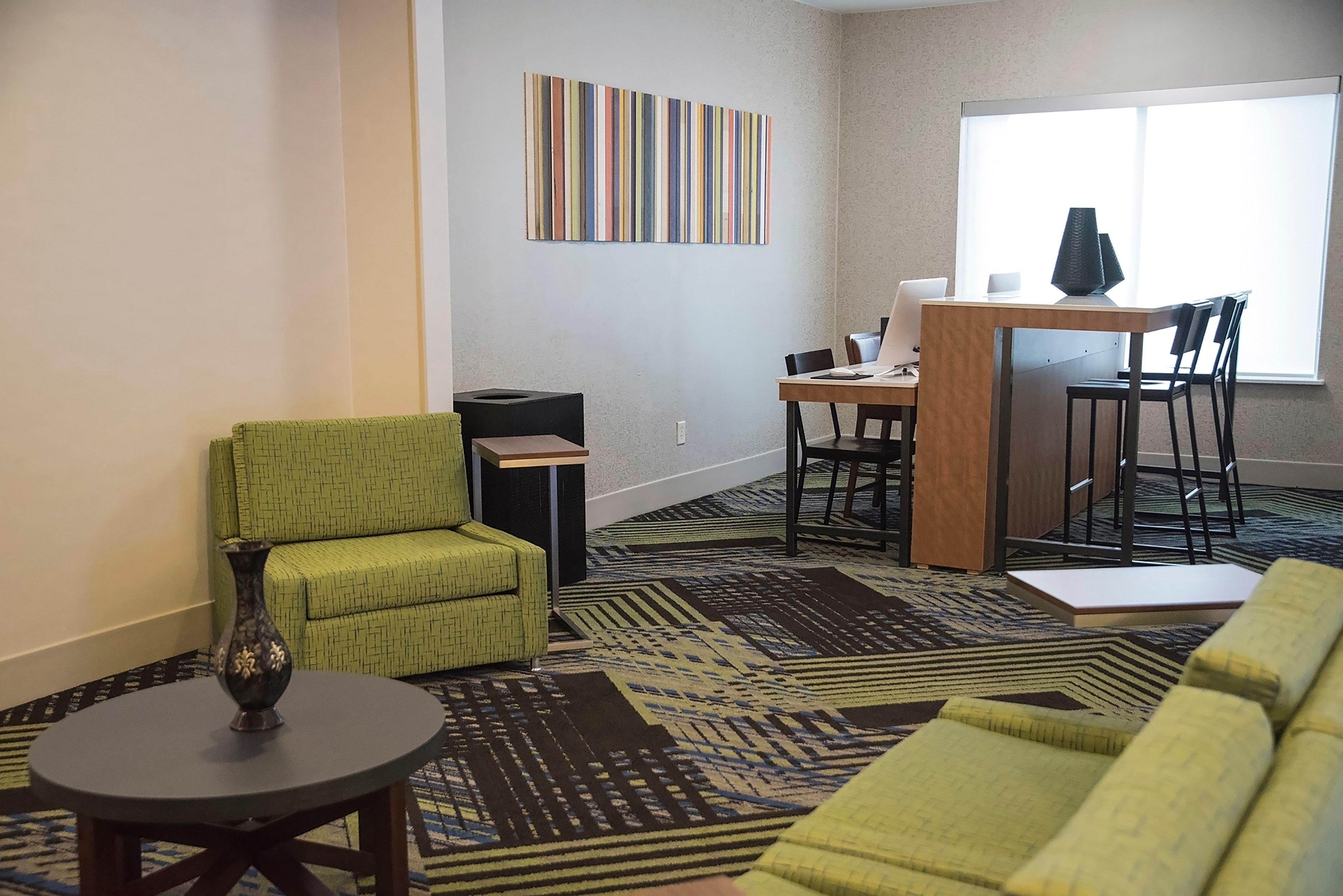 Holiday Inn Express & Suites Alexandria, An Ihg Hotel Экстерьер фото