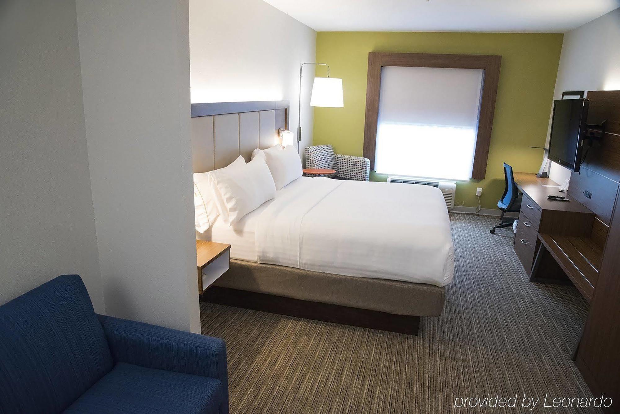 Holiday Inn Express & Suites Alexandria, An Ihg Hotel Экстерьер фото