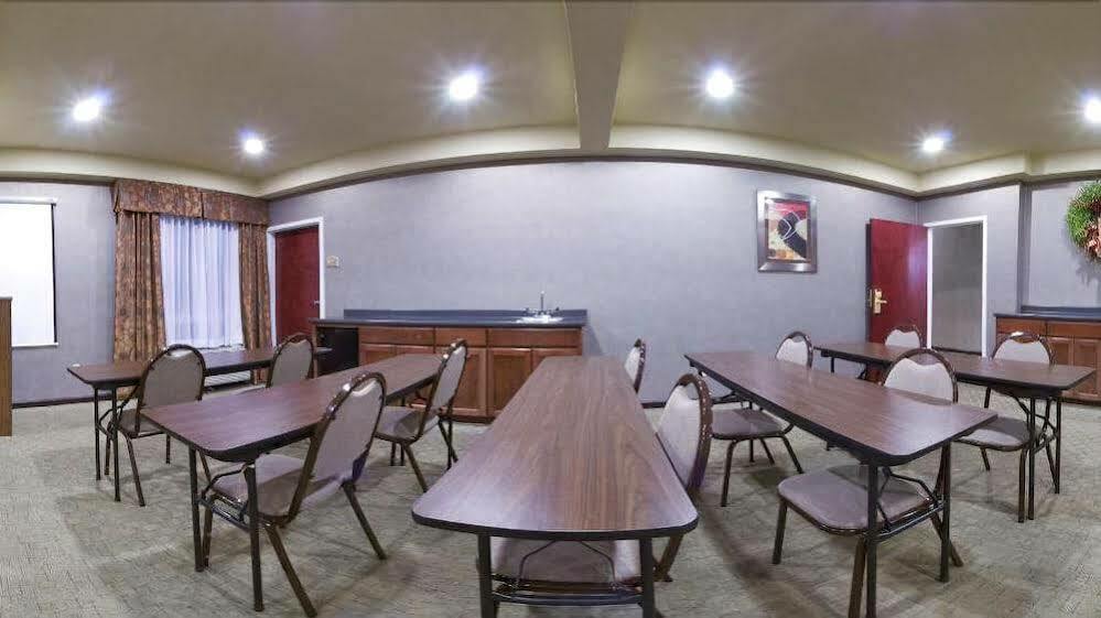 Holiday Inn Express & Suites Alexandria, An Ihg Hotel Экстерьер фото